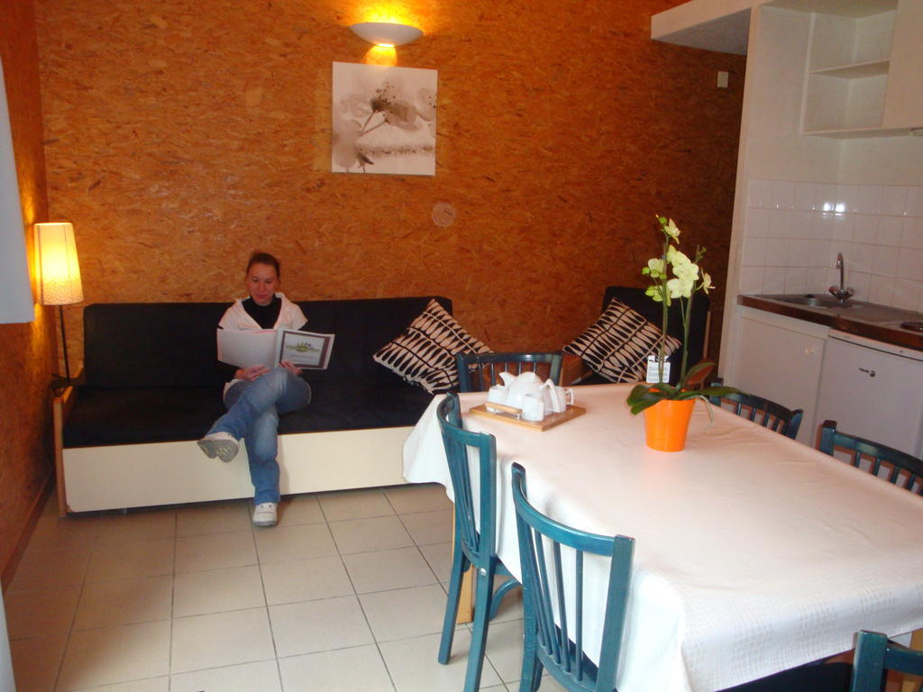 Le Pas De L'Ours Hotel Aston Ruang foto