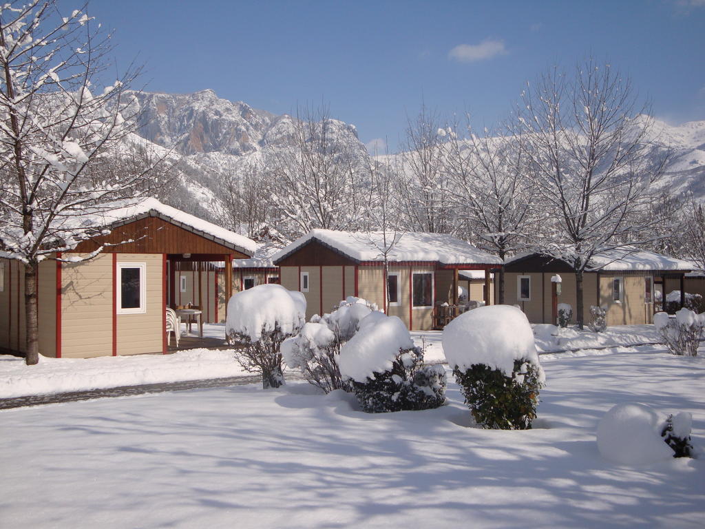 Le Pas De L'Ours Hotel Aston Ruang foto